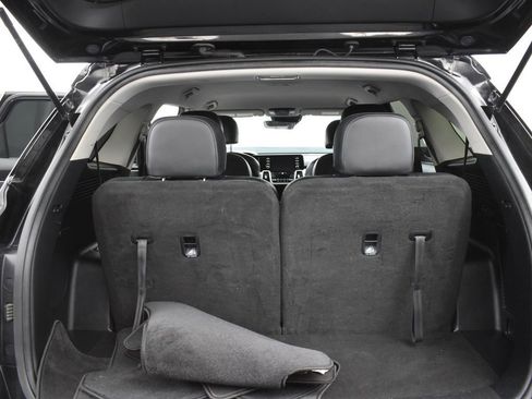 Used 2021 Kia Sorento S image 26