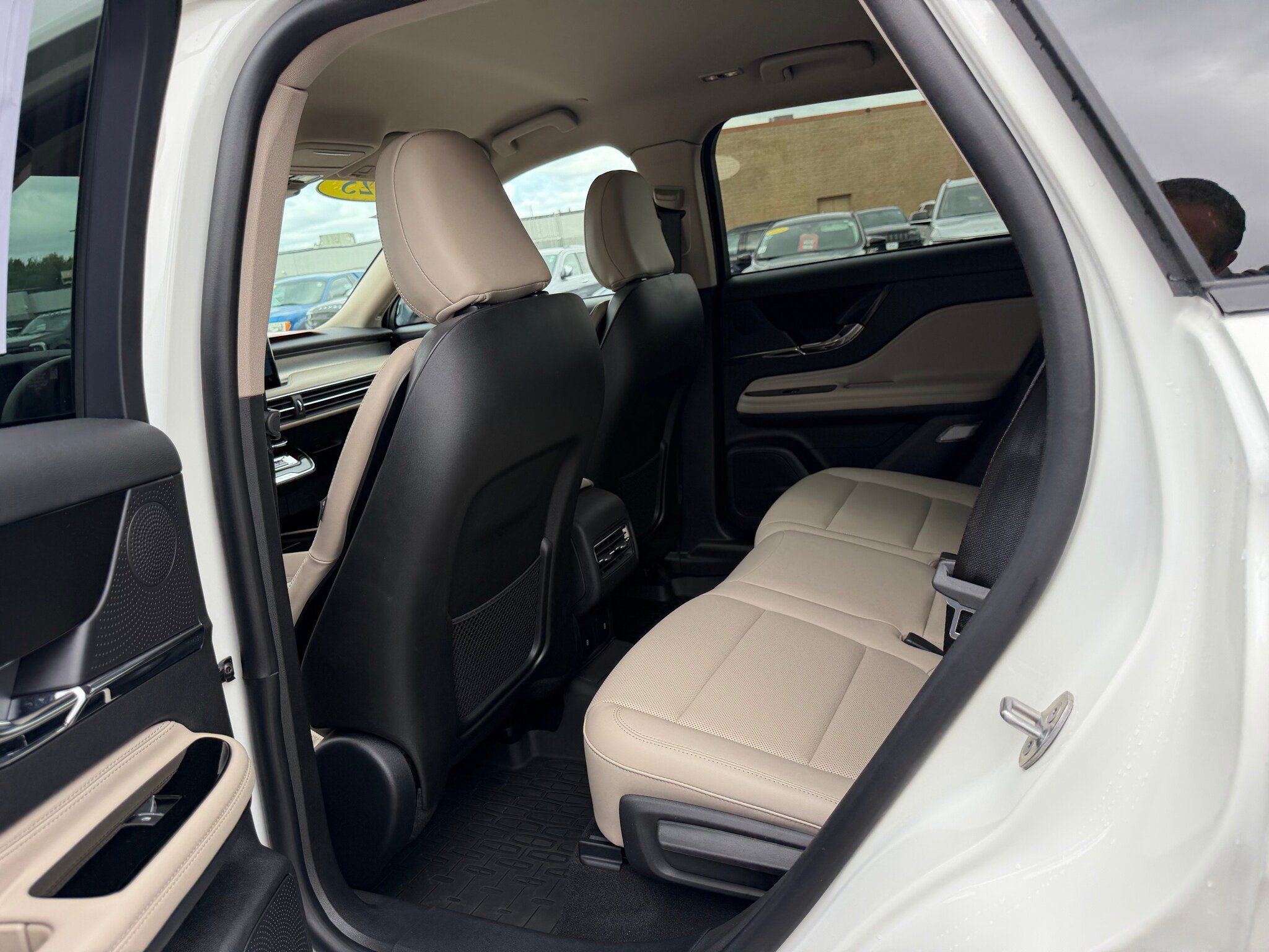 Used 2025 Lincoln Corsair AWD w/ Equipment Group 101A image 8