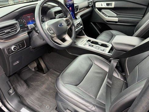 Used 2023 Ford Explorer Limited w/ Limited Technology Package image 19