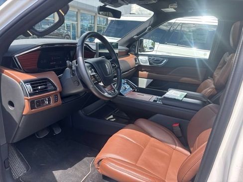 Used 2024 Lincoln Navigator L Reserve AWD/4WD image 8