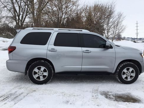 Used 2019 Toyota Sequoia SR5 image 4