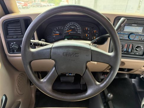 Used 2006 GMC Sierra 2500 W/T w/ Snow Plow Prep Package AWD/4WD image 18