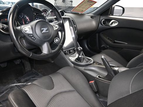 Used 2020 Nissan 370Z w/ Sport Package image 13