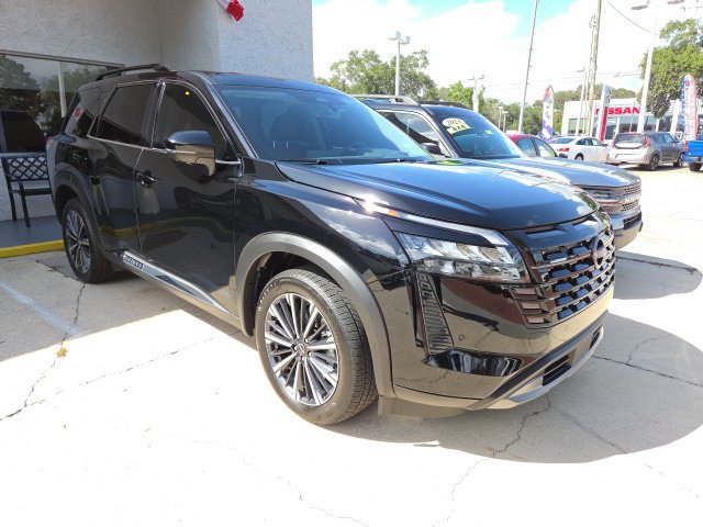 Certified 2026 Nissan Pathfinder Platinum w/ Lighting Package AWD/4WD image 1