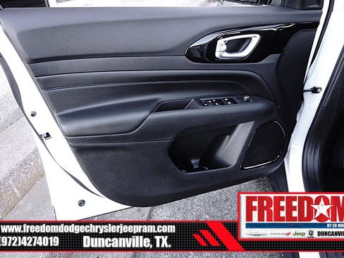 New 2026 Jeep Compass Latitude image 39