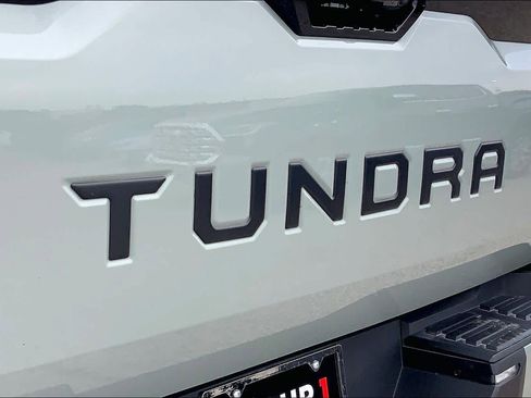 Used 2025 Toyota Tundra Platinum AWD/4WD image 31