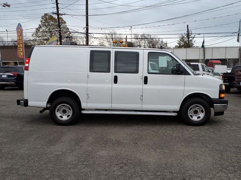 Used 2023 GMC Savana 2500 w/ Driver Convenience Package image 8