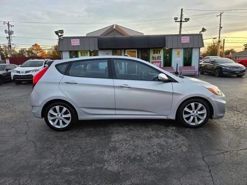 Used 2014 Hyundai Accent SE w/ Option Group 3 FWD image 18