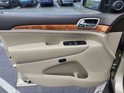 Used 2012 Jeep Grand Cherokee Overland AWD/4WD image 27
