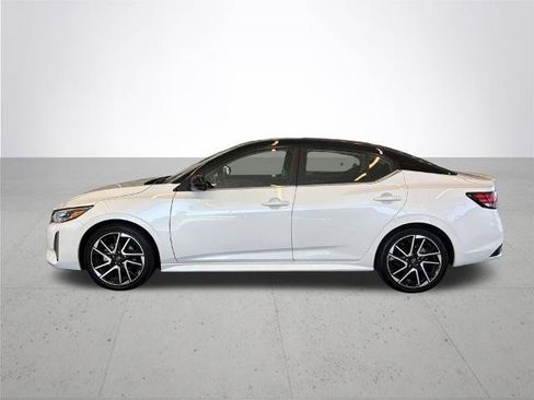 Certified 2025 Nissan Sentra SR FWD image 12