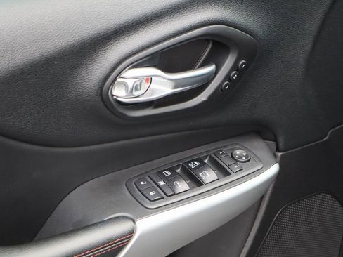 Used 2018 Jeep Cherokee Trailhawk w/ Quick Order Package 27L image 19