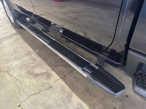 Used 2024 GMC Sierra 3500 SLT w/ SLT Convenience Package image 17