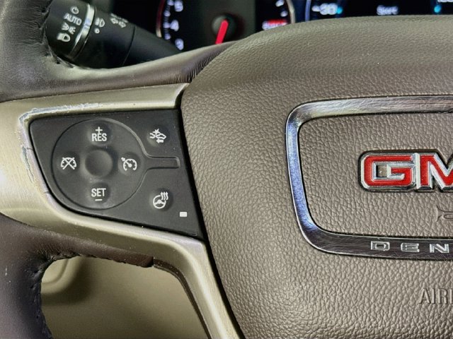 Used 2018 GMC Acadia Denali w/ Technology Package FWD image 11