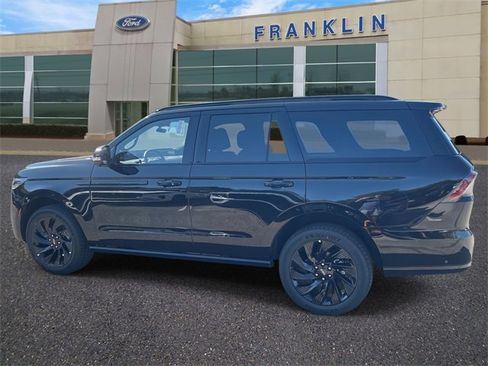 New 2025 Lincoln Navigator Reserve w/ Jet Appearance Package image 4