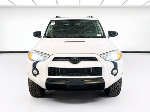 Used 2020 Toyota 4Runner Venture w/ Moonroof Package AWD/4WD image 2
