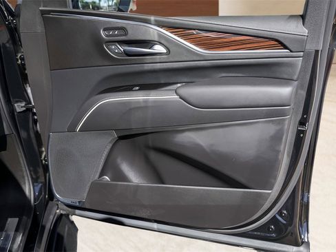 Certified 2024 Cadillac Escalade Luxury image 31