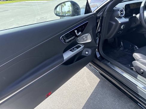 Used 2025 Mercedes-Benz CLE 300 4MATIC Cabriolet image 12
