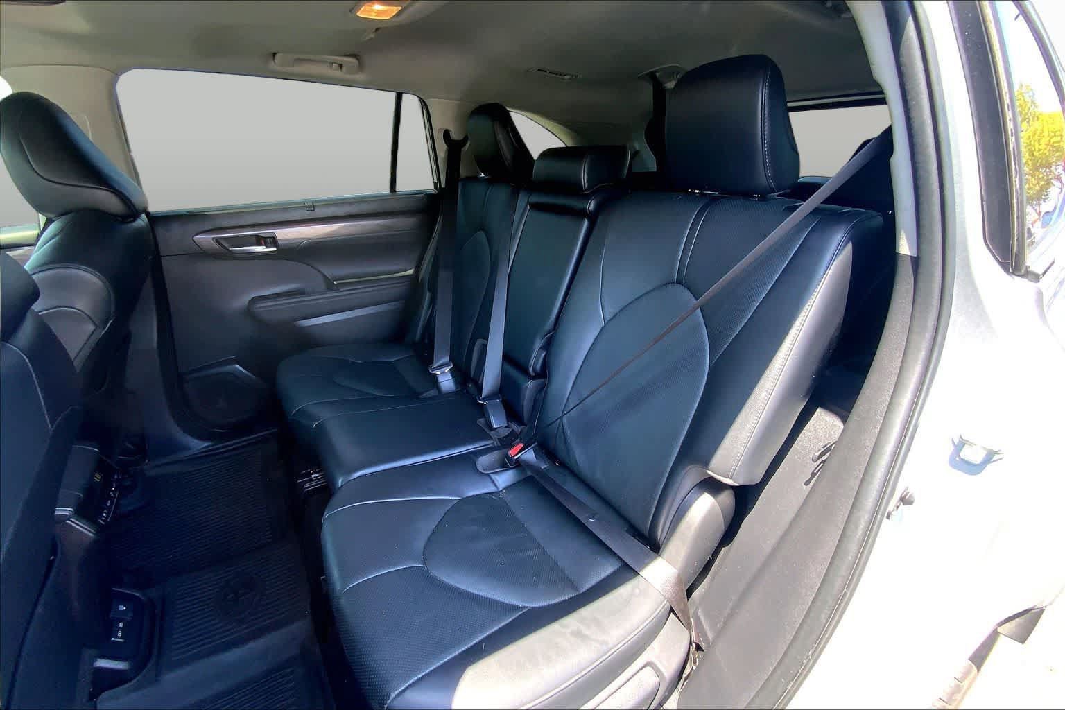 Used 2023 Toyota Highlander Limited FWD image 20