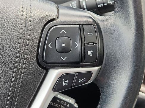 Certified 2019 Toyota Highlander XLE AWD/4WD image 24