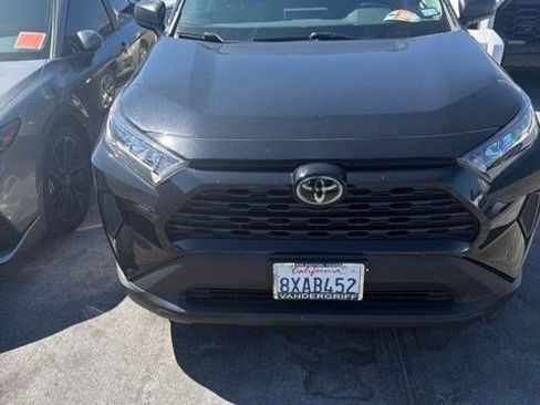 Used 2020 Toyota RAV4 LE FWD image 1
