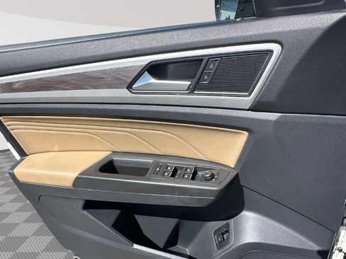 Used 2022 Volkswagen Atlas Cross Sport SE w/ Black Wheel Package image 22