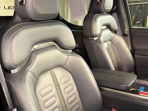 Used 2022 Rivian R1T Launch Edition image 12