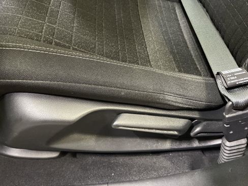 Used 2023 Honda HR-V LX image 12