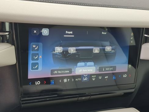 New 2026 Lincoln Navigator L Premier AWD/4WD image 18