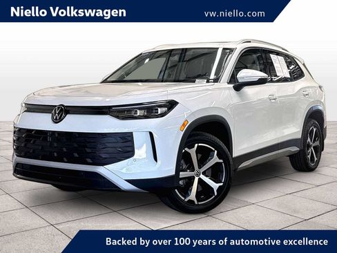 Certified 2026 Volkswagen Tiguan SE w/ Panoramic Sunroof Package AWD/4WD image 1