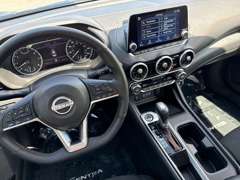 Used 2025 Nissan Sentra SR FWD image 31