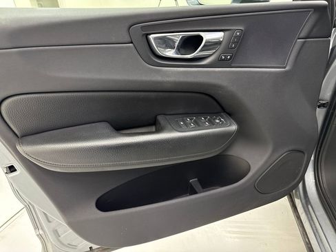 Used 2018 Volvo XC60 T6 Momentum w/ Advanced Package image 11