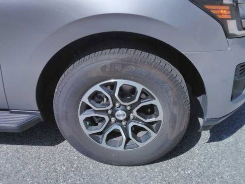 Used 2024 Ford Expedition Max XLT image 3