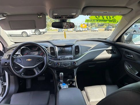 Used 2019 Chevrolet Impala LT FWD image 25
