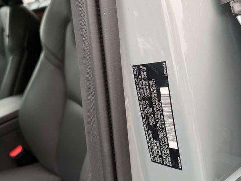 Used 2025 Volvo XC90 B6 Plus AWD/4WD image 17