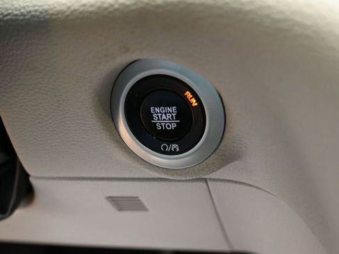 Used 2023 Chrysler Pacifica Touring-L FWD image 22
