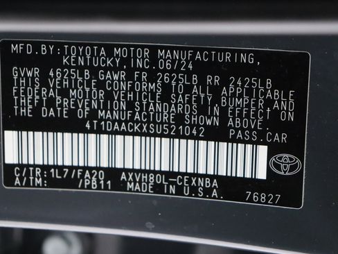 Used 2025 Toyota Camry LE image 40