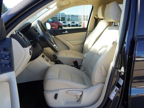 Used 2017 Volkswagen Tiguan S image 20