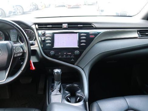 Used 2019 Toyota Camry SE FWD image 19