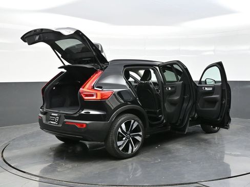 Used 2024 Volvo XC40 B5 Plus image 39