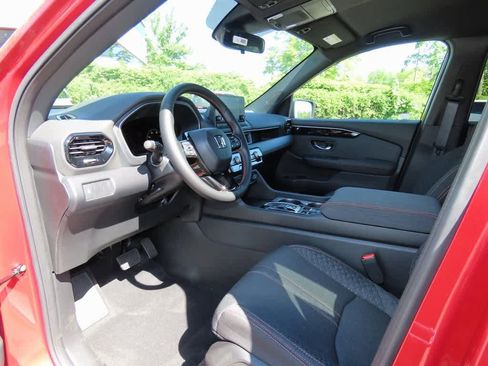 New 2025 Honda Pilot Sport image 2