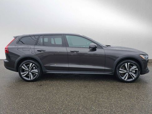 Certified 2025 Volvo V60 B5 Cross Country Plus AWD/4WD image 3