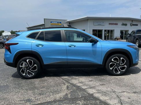 Used 2025 Chevrolet Trax RS w/ Sunroof Package FWD image 35