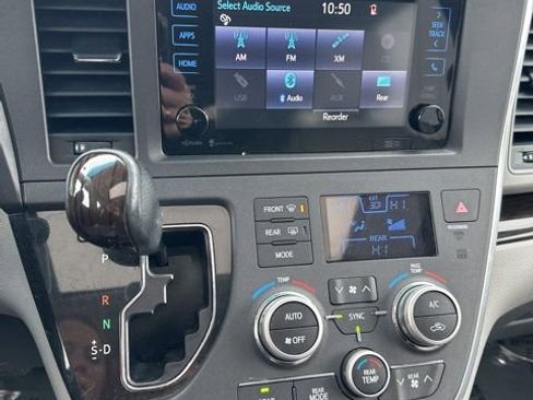 Used 2015 Toyota Sienna AWD image 18