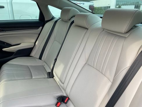 Used 2022 Honda Accord Touring image 9
