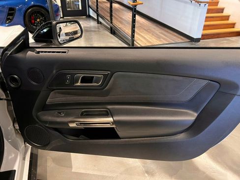 Used 2019 Ford Mustang Shelby GT350 w/ Technology Package image 23