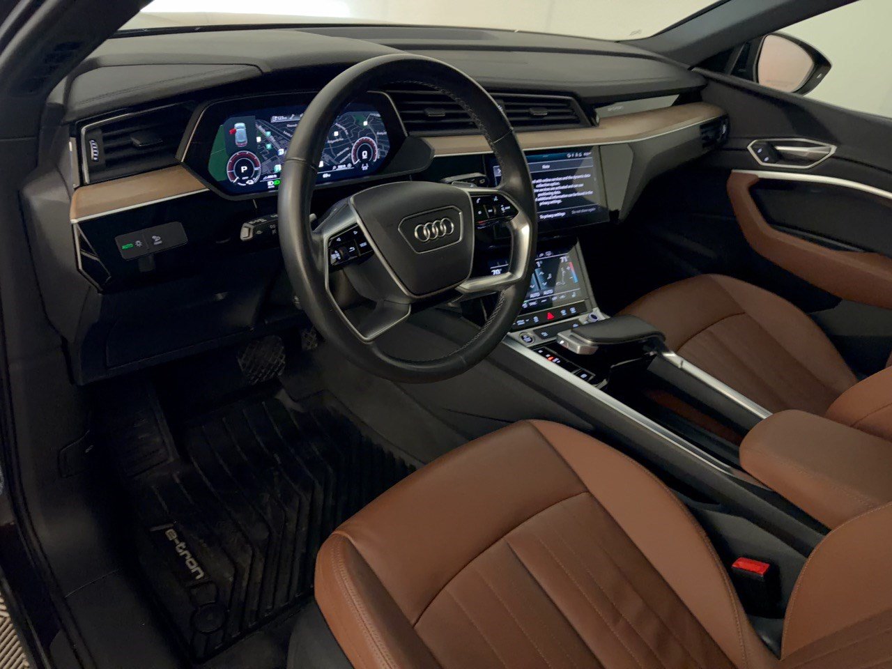 Used 2024 Audi Q8 e-tron Premium AWD/4WD image 4