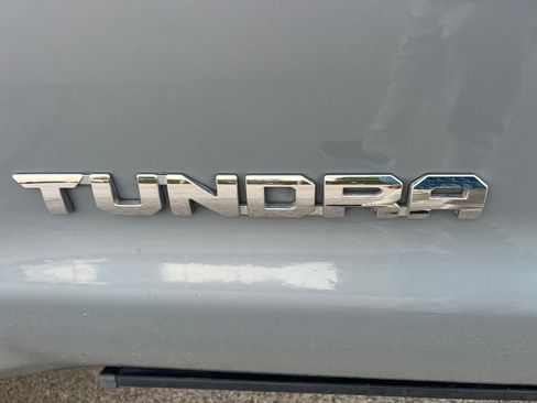 Used 2020 Toyota Tundra SR5 w/ SR5 Leather Package AWD/4WD image 8