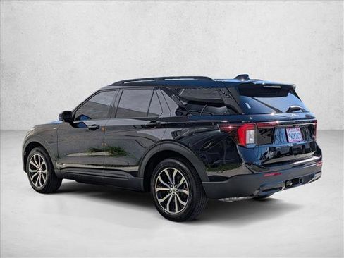 Used 2025 Ford Explorer ST-Line image 8