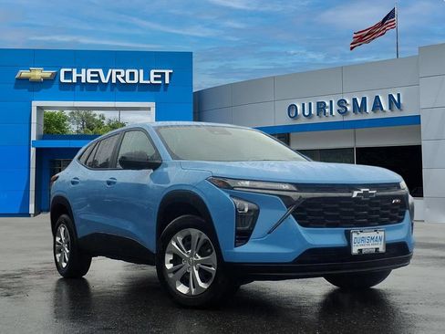 Used 2024 Chevrolet Trax RS w/ Driver Confidence Package image 1