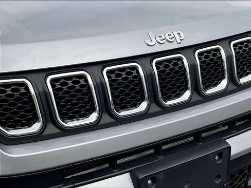 Used 2024 Jeep Compass Latitude AWD/4WD image 33